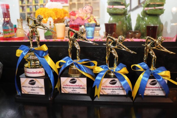 สายชิลสายกินห้ามพลาด! “เชียร์เมาหมูกะทะ DK” โดยคุณซาร่า-คุณเดียร์ พิกัดใหม่ตรงข้ามหมู่บ้าน DK จัดหนักโปรโมชั่นสุดคุ้ม พร้อมระเบิดศึกแมตช์หยุดโลก “การแข่งขันแทงพูล ครั้งที่ 4” ชิงเงินสดและถ้วยรางวัลสุดยิ่งใหญ่!