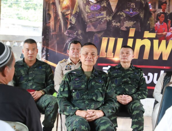 “แม่ทัพยูร” เคียงข้างประชาชน ลงพื้นที่จะแนะ รับฟังปัญหาถึงชุมชน ย้ำไม่ทอดทิ้งพื้นที่