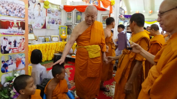 คณะสงฆ์ตรวจเยี่ยมและติดตามผลการดำเนินงานโครงการสร้างความปรองดองสมานฉันท์ โดย ใช้หลักธรรมทางพระพุทธศาสนา “หมู่บ้านรักษาศีล 5”
