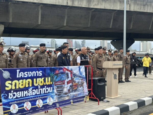 รองธวัช” ระดมรถยกทั่วนครบาล เร่งเคลียร์รถตกค้าง 385 คัน หลังน้ำท่วม กทม.ผนึกกำลังช่วยคืนผิวจราจร