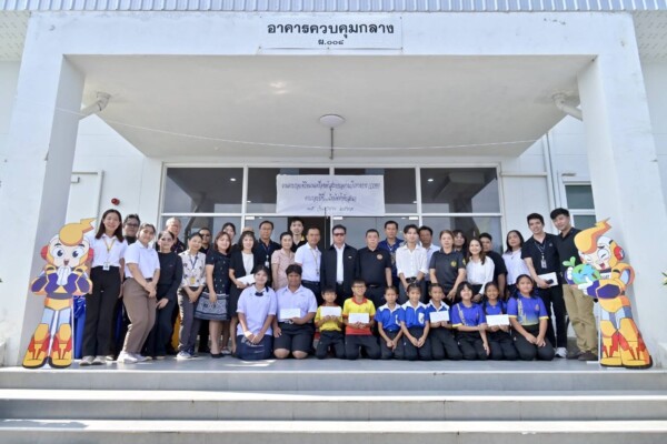 โรงไฟฟ้าแสงอาทิตย์ทับสะแก กฟผ.จัดทำบุญ ครบรอบ 10 ปี มอบทุนการศึกษาแก่เยาวชน
