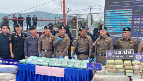 ตำรวจน้ำ ชุดปฏิบัติการพิเศษ“มัจฉานุ” ร่วมกับตำรวจปราบปรามยาเสพติด สำนักงาน ป.ป.ส. และ หน่วยงาน DEA Bangkok ปฏิบัติการ “สยบไพรีมัจฉานุปราบสมุทร” สกัดตรวจค้นเรือกัปตันพร้อมลูกเรือชาวไทย รวม 6 คน ยาเสพติดประเภท 1 “ไอซ์” 39 กระสอบ และ อีก 8 ก้อน รวมประมาณ 1,178 กิโลกรัม…