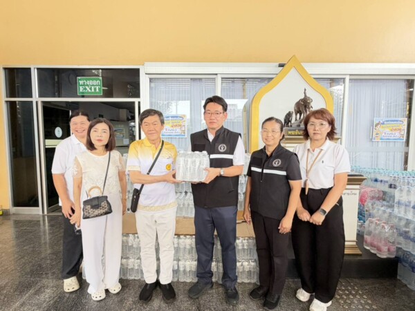 บริษัท ไทยพิพัฒน์ อิมปอร์ต จำกัด นำข้าวสาร และน้ำดื่ม มอบให้สำนักงานเขตสายไหม เพื่อช่วยเหลือผู้ประสบอุทกภัย