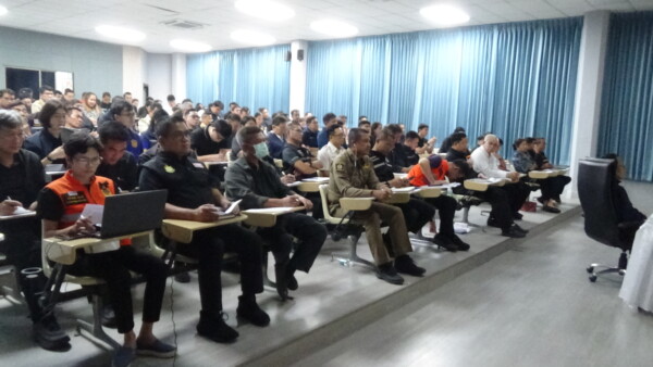 เรียกชลประทาน พร้อม 64 อปท.และหน่วยงานที่เกี่ยวข้อง รับมือมวลน้ำจากเขื่อนเจ้าพระยา คาดปล่อยถึง 2,800 ลบ.ม.