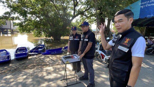 กสทช. เขต 15 ลุยต่อเนื่อง ตรวจสอบคุณภาพสัญญาณมือถือในพื้นที่น้ำท่วม จังหวัดอ่างทอง